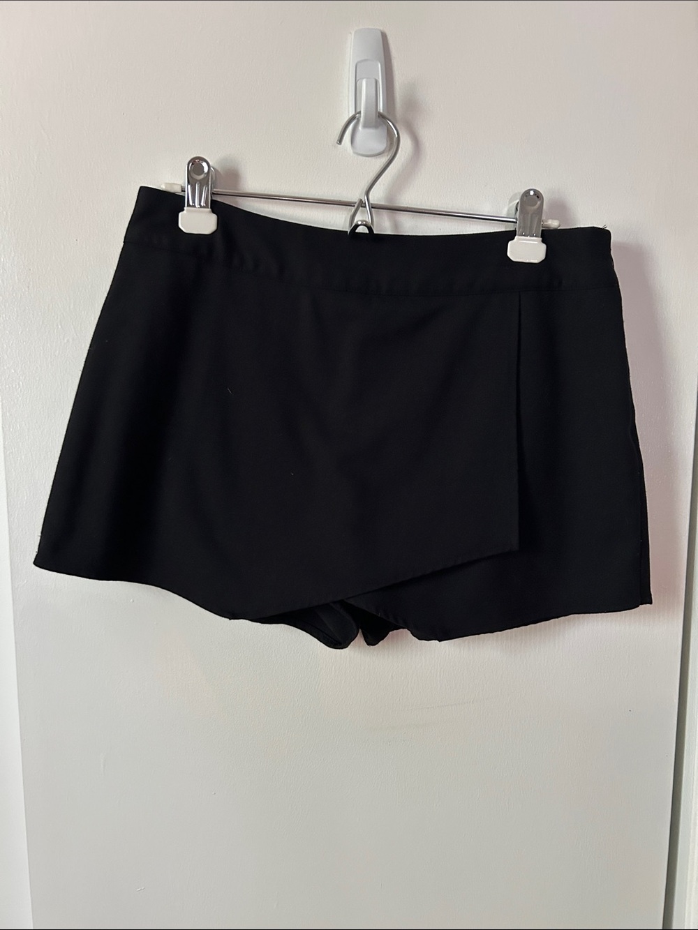 Gap - Black Women's Asymmetrical Skort Shorts